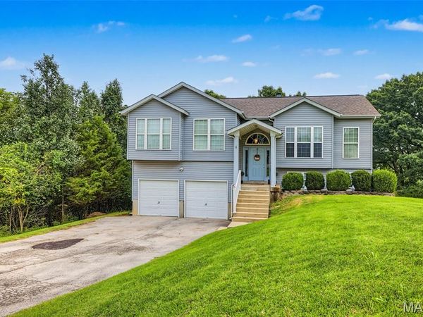 6 Club Court, High Ridge, MO 63049