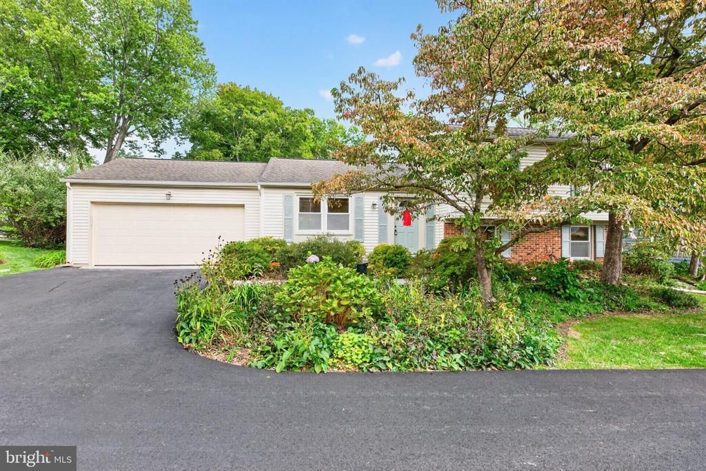 2669 Fanieul Hall Court, Herndon, VA 20171 Main Photo