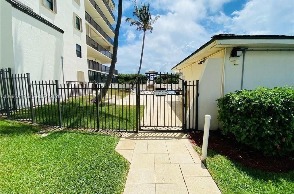 10044 S Ocean Dr , Unit 203, Jensen Beach, FL 34957 Photo