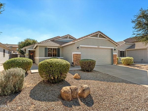 1825 W DESERT HILLS Drive, San Tan Valley, AZ 85144