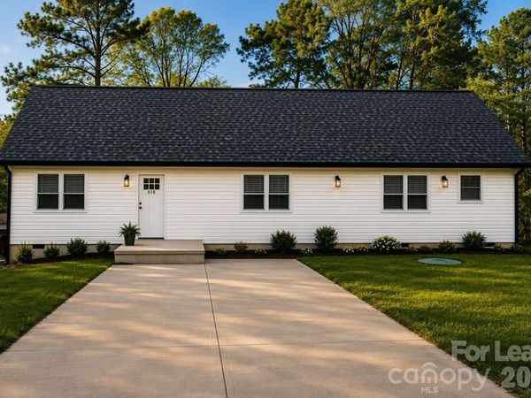 618 E Holly Street , Dallas, NC 28034