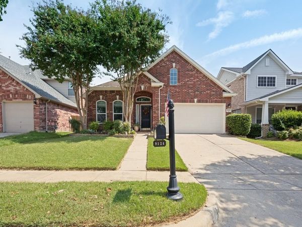 9124 Chardin Park Drive, Fort Worth, TX 76244