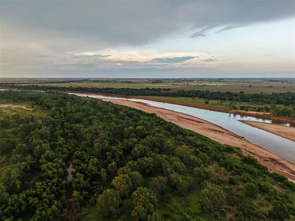 6977 E FM 171 , Byers, TX 76357