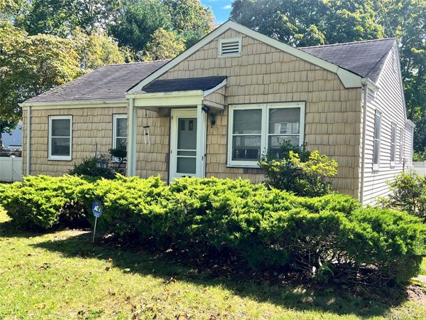 936 Union Street , Bohemia, NY 11716