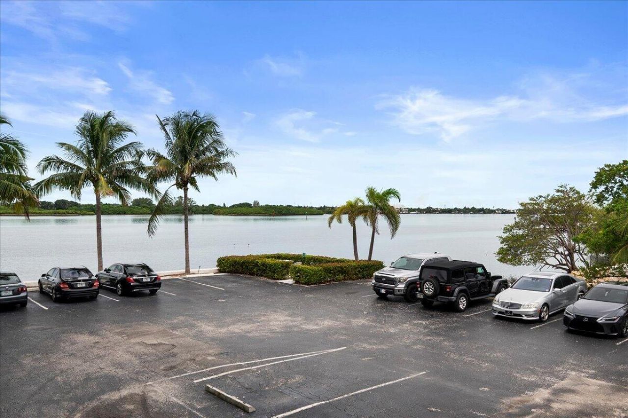 2560 S Ocean Boulevard, Palm Beach, FL 33480 Photo