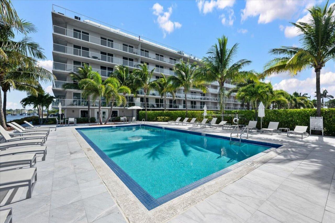 2560 S Ocean Boulevard, Palm Beach, FL 33480 Photo