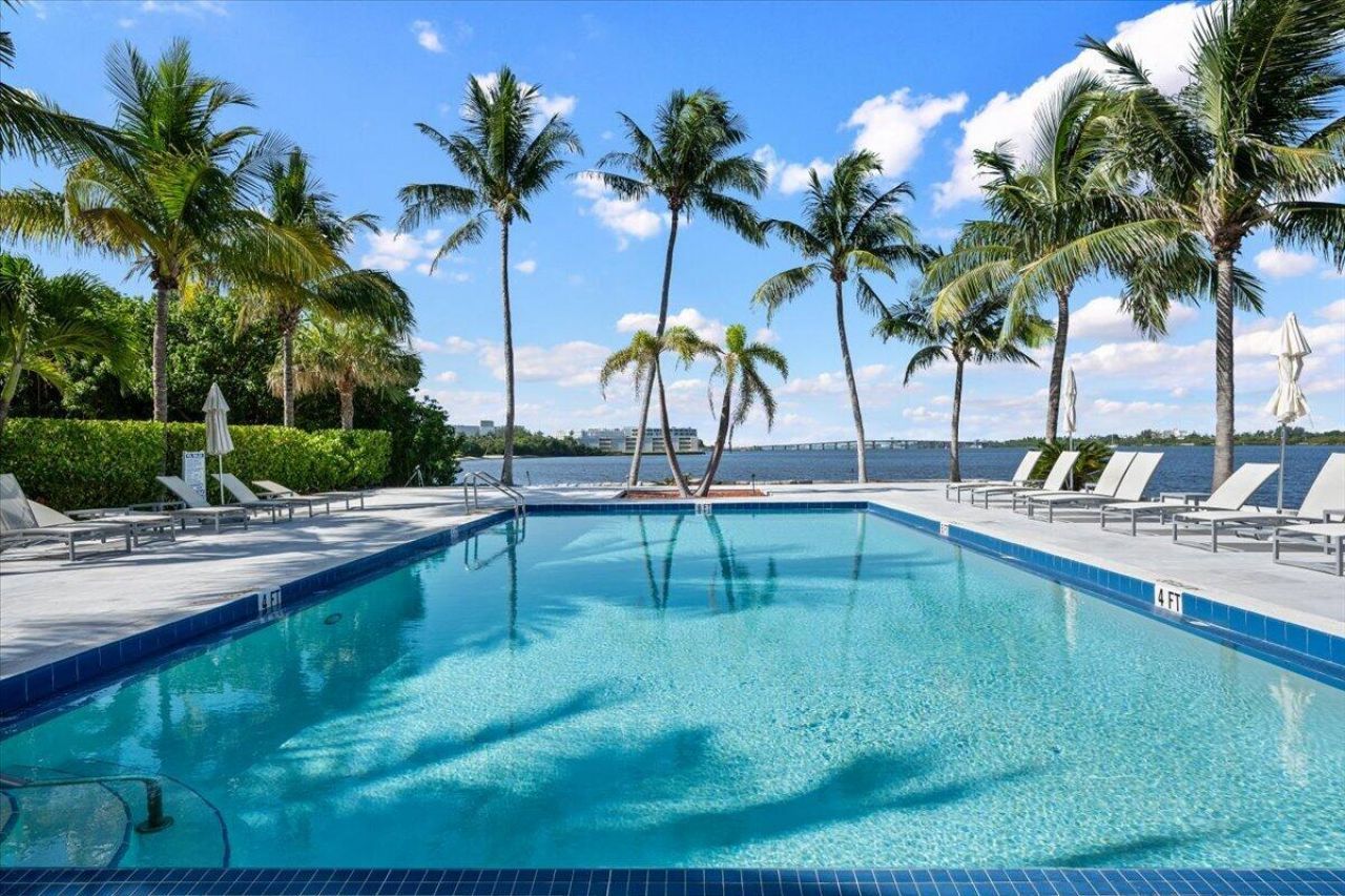 2560 S Ocean Boulevard, Palm Beach, FL 33480 Photo
