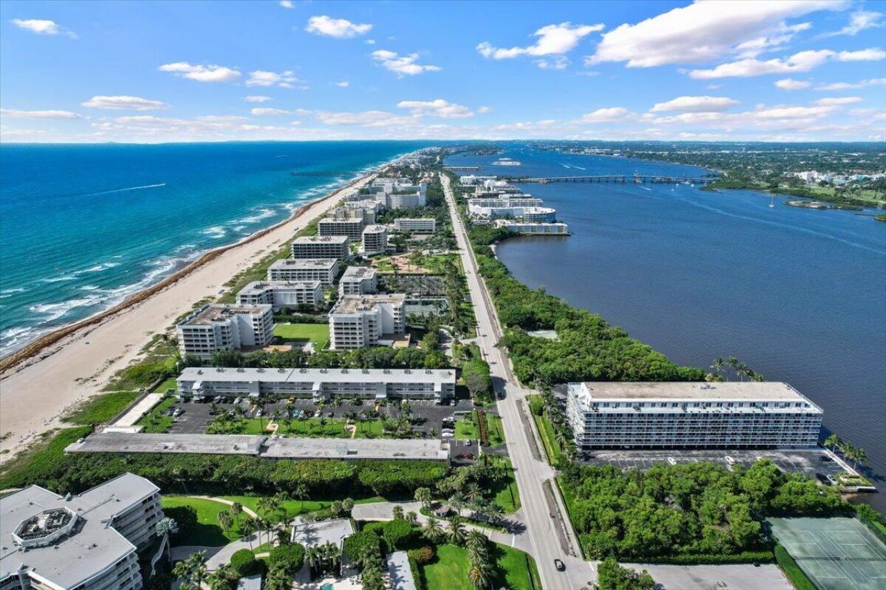 2560 S Ocean Boulevard, Palm Beach, FL 33480 Photo