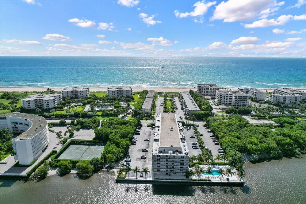 2560 S Ocean Boulevard, Palm Beach, FL 33480 Photo