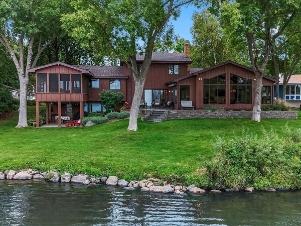 2162 Lakebrook Drive, New Brighton, MN 55112