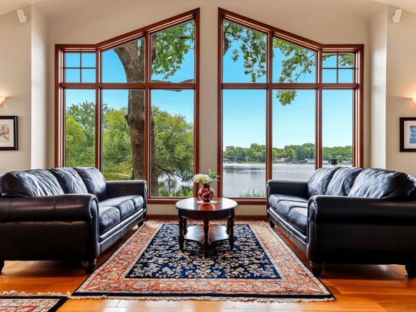 2162 Lakebrook Drive, New Brighton, MN 55112