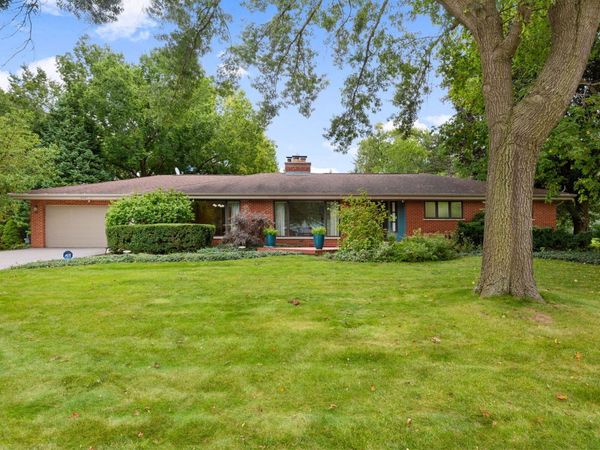 2327 S Circle Drive , Palatine, IL 60067