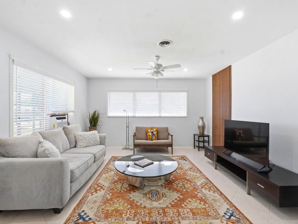 23 NE 19TH Avenue, Pompano Beach, FL 33060
