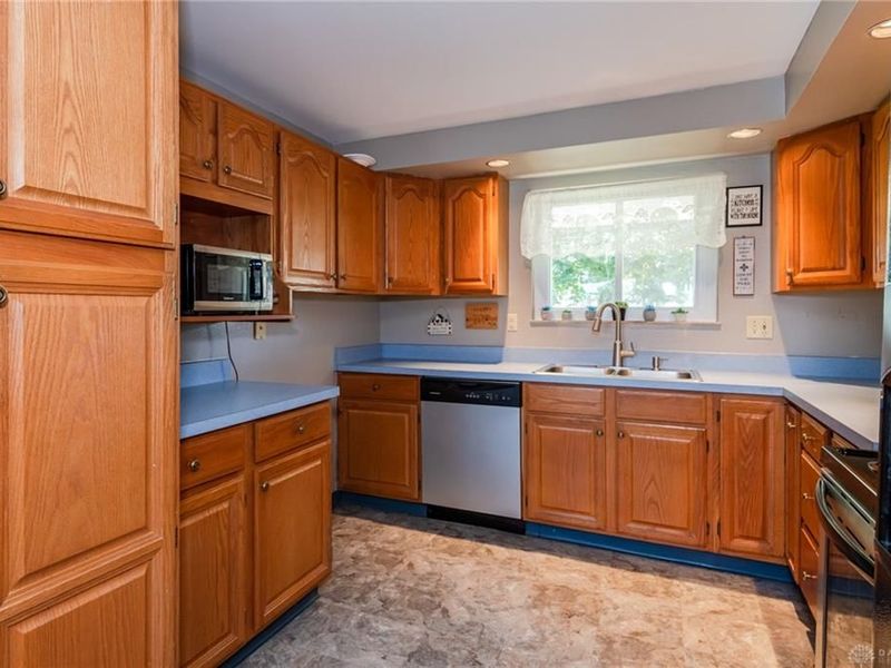 1021 Cottage Court Drive, Fairborn, OH 45324 Photo 11