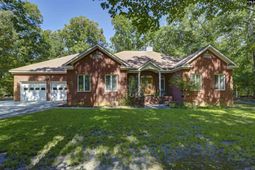 1009 Shadywood Lane photo 4