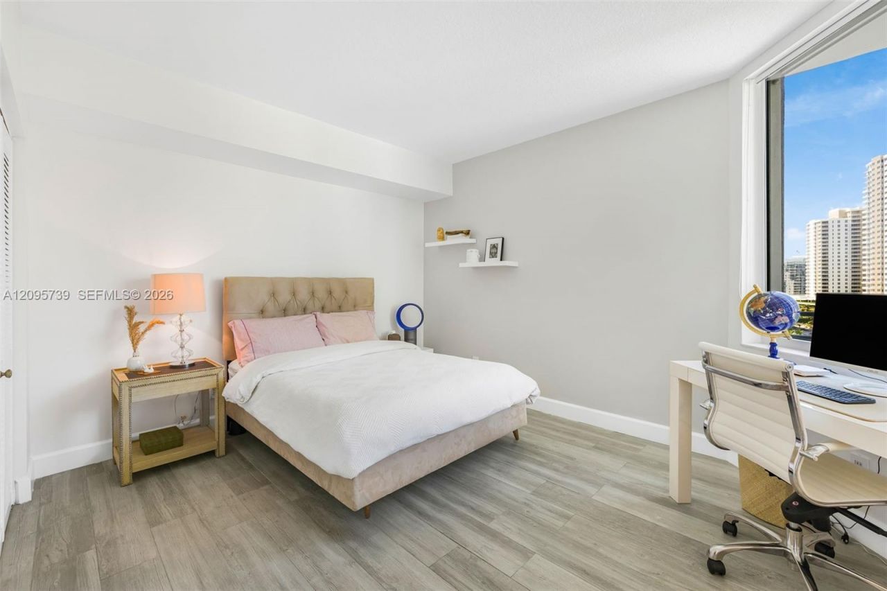 325 S Biscayne Blvd, Unit 1019, Miami, FL 33131 Photo