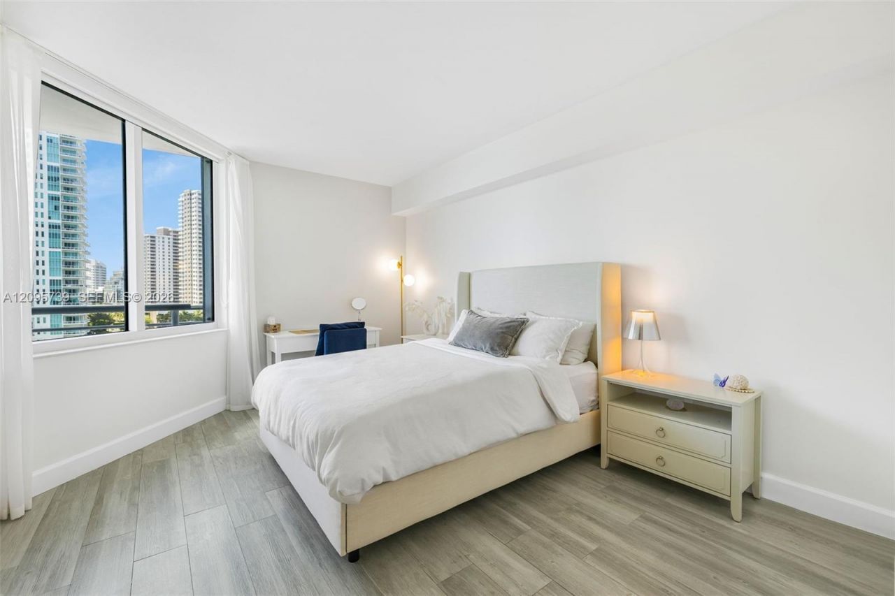 325 S Biscayne Blvd, Unit 1019, Miami, FL 33131 Photo