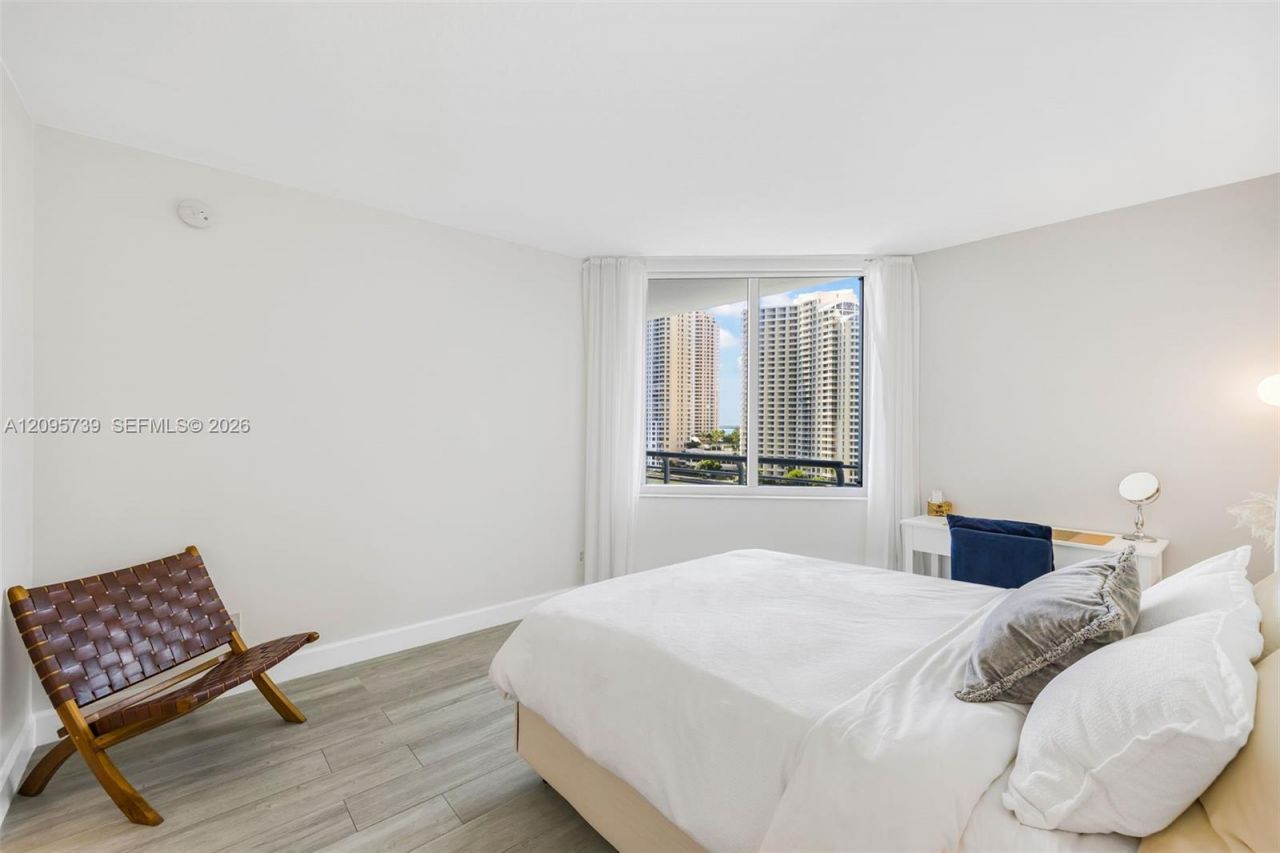 325 S Biscayne Blvd, Unit 1019, Miami, FL 33131 Photo