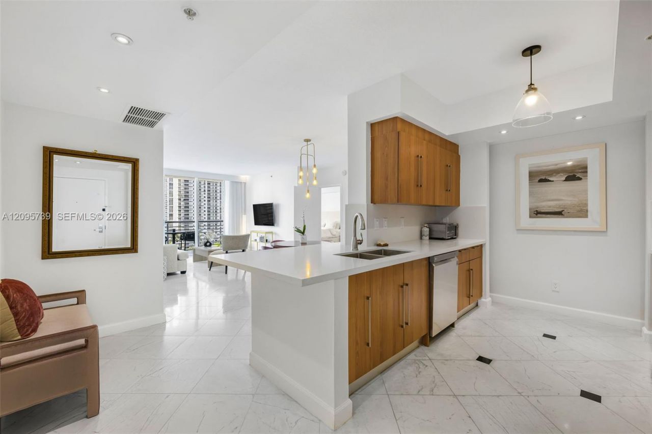 325 S Biscayne Blvd, Unit 1019, Miami, FL 33131 Photo