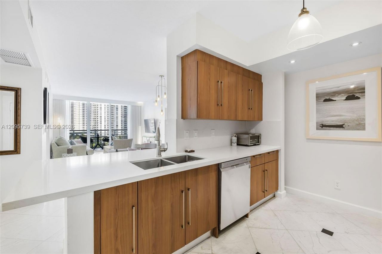 325 S Biscayne Blvd, Unit 1019, Miami, FL 33131 Photo