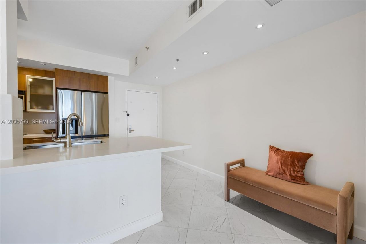 325 S Biscayne Blvd, Unit 1019, Miami, FL 33131 Photo