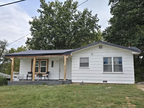 202 E Grand Avenue , Ava, MO 65608