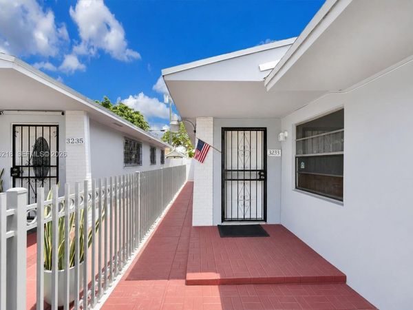 3233 SW 25th St, Unit 2, Miami, FL 33133