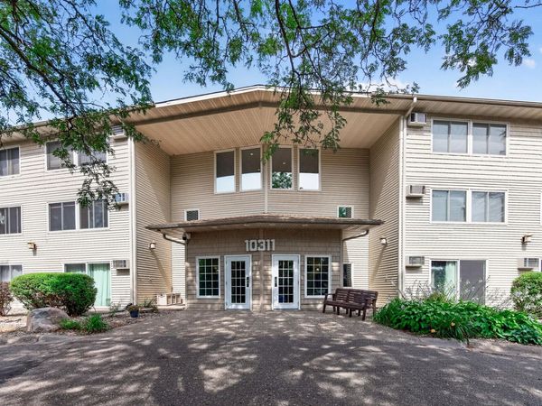 10311 Cedar Lake Road, Unit 313, Minnetonka, MN 55305