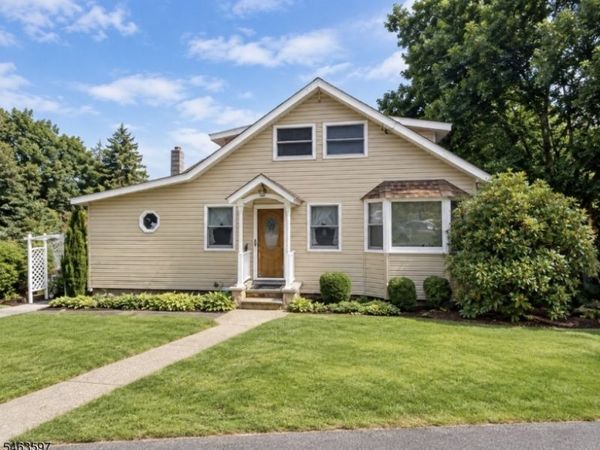 7 Central Ave, Stanhope, NJ 07874