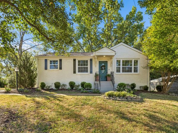 2104 Geneiva Dr, Nashville, TN 37216