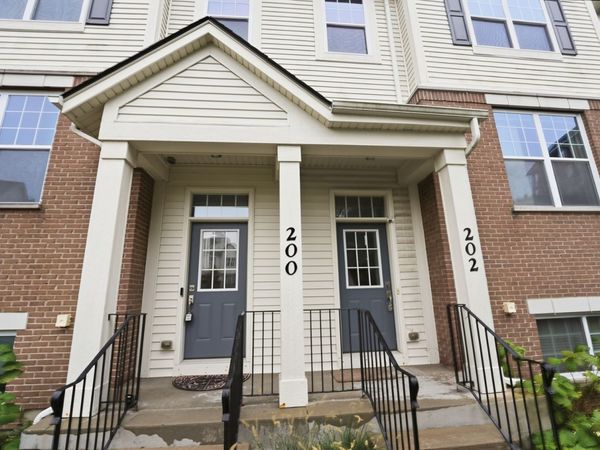 400 Concord Court , Morton Grove, IL 60053