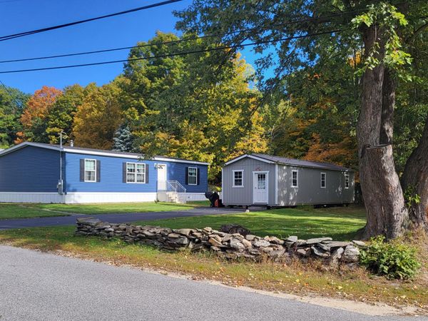 31 Nichol Street , Paris, ME 04281