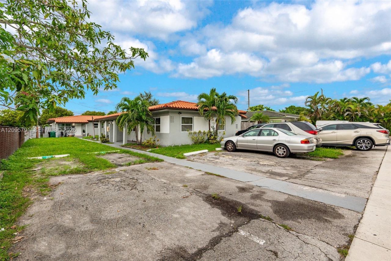 4070 NW 65th Ave , Unit 4076, Virginia Gardens, FL 33166 Photo