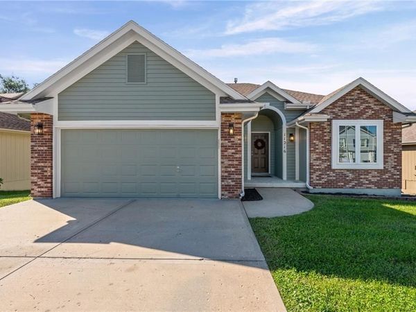 11216 N Lewis Avenue, Kansas City, MO 64157