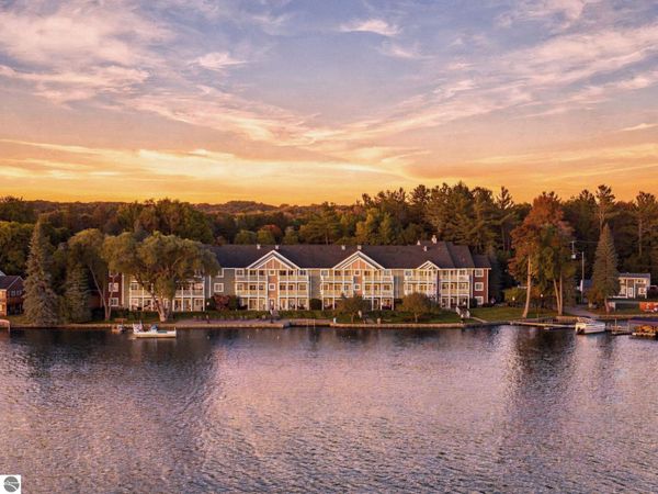 1246 Sunnyside Drive, Unit 204, Cadillac, MI 49651