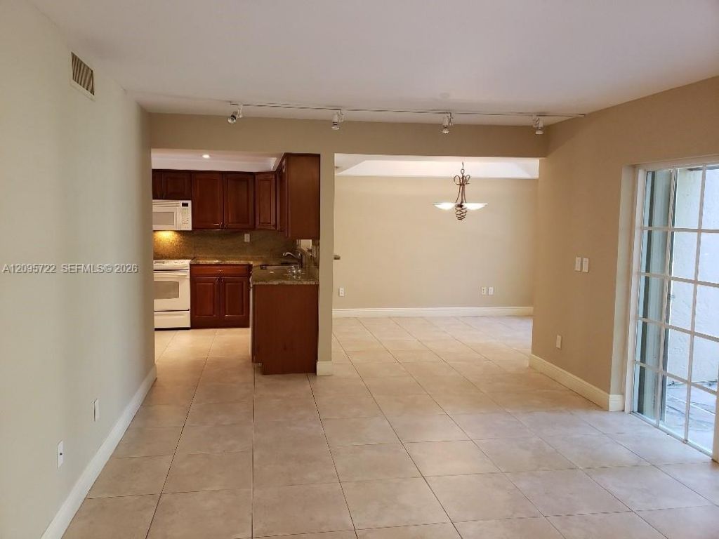 3746 Alcantara Ave, Unit 70-D, Doral, FL 33178 Photo