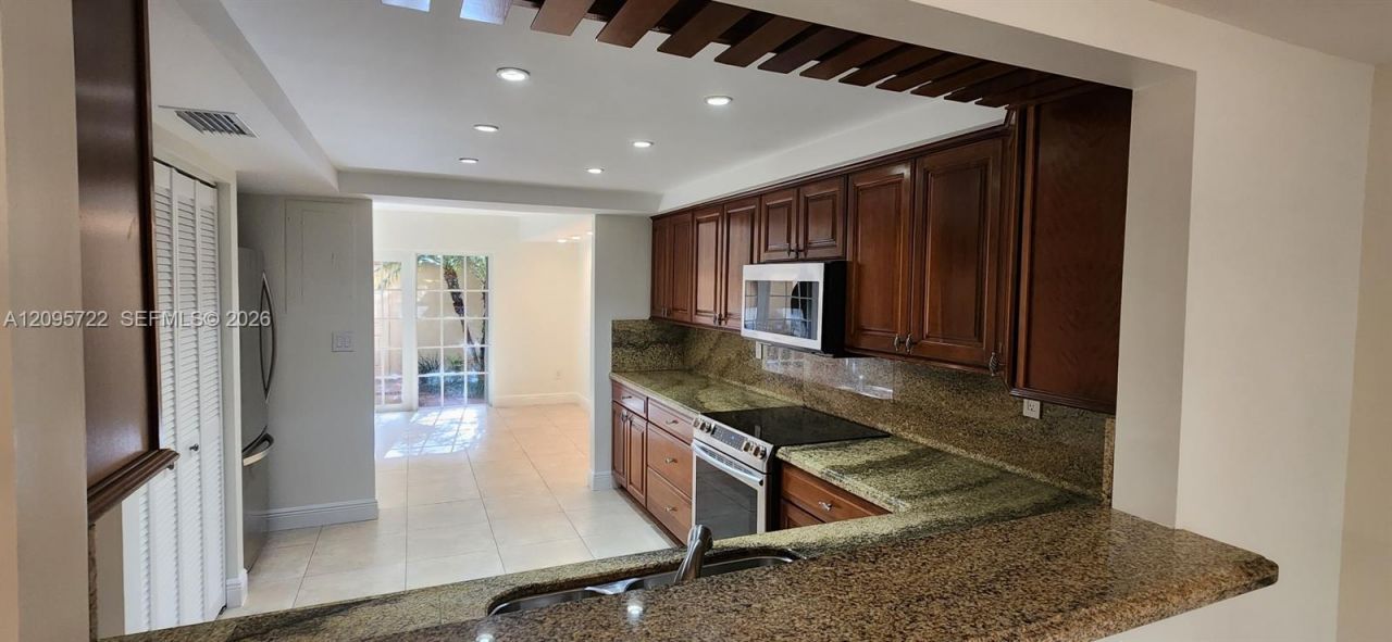 3746 Alcantara Ave, Unit 70-D, Doral, FL 33178 Photo