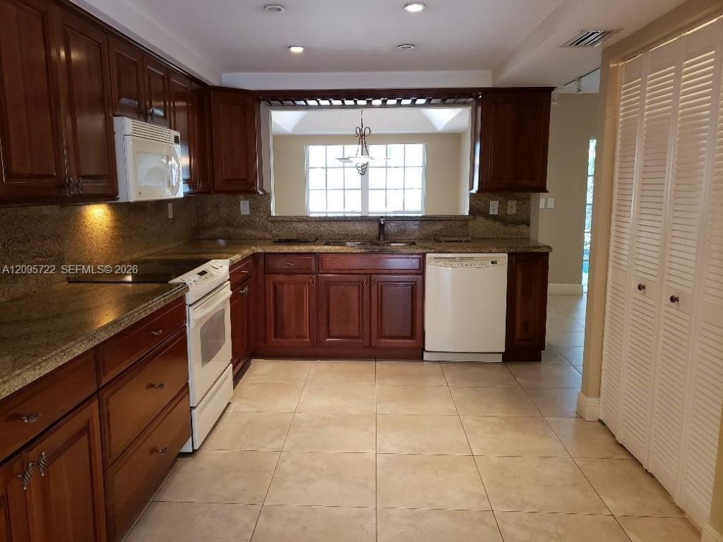 3746 Alcantara Ave, Unit 70-D, Doral, FL 33178 Photo