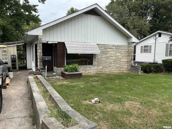 113 DOUGLAS Street, Anna, IL 62906