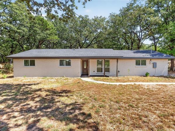 3927 County Road 3322 , Greenville, TX 75402