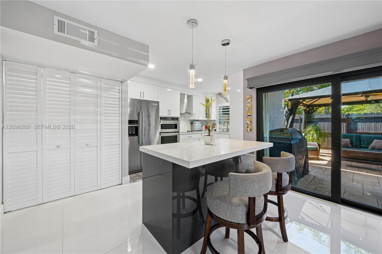 6526 Kendale Lakes Dr, Unit 1410, Miami, FL 33183 Photo