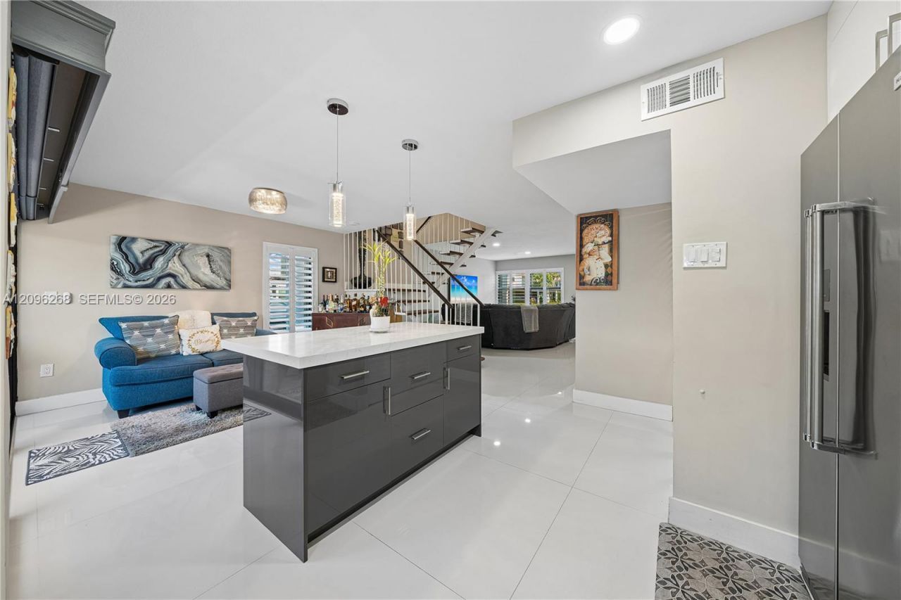 6526 Kendale Lakes Dr, Unit 1410, Miami, FL 33183 Photo