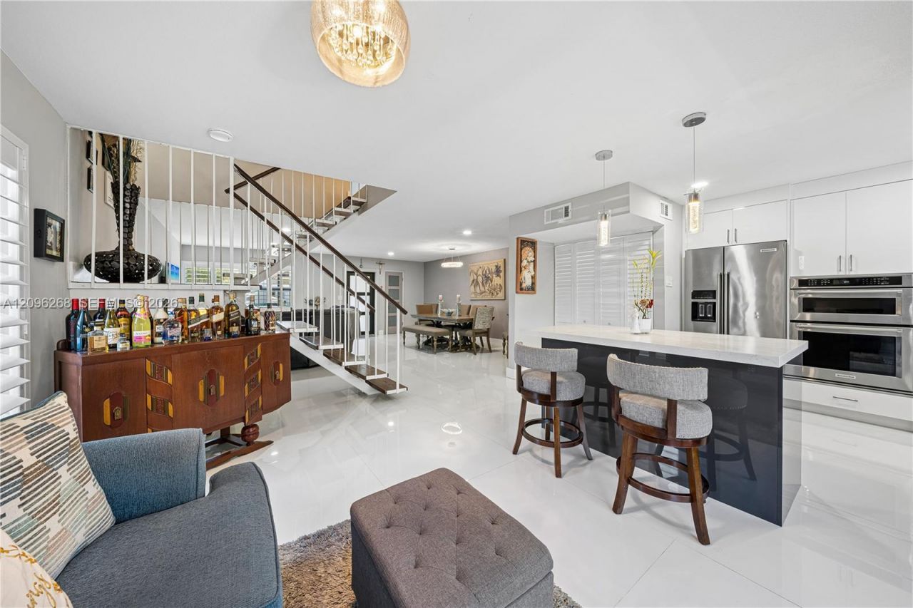 6526 Kendale Lakes Dr, Unit 1410, Miami, FL 33183 Photo