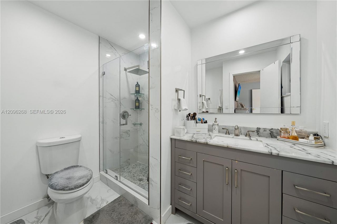 6526 Kendale Lakes Dr, Unit 1410, Miami, FL 33183 Photo