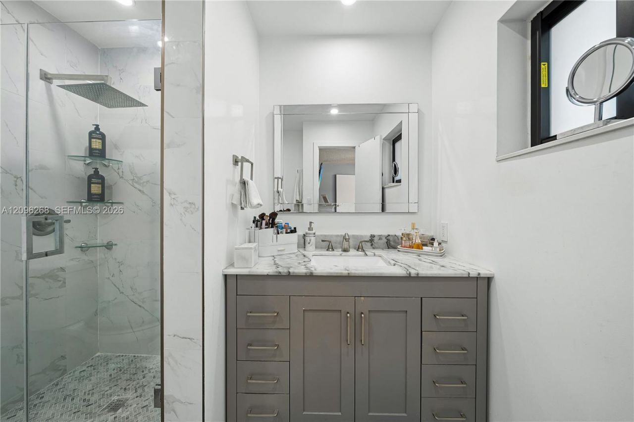 6526 Kendale Lakes Dr, Unit 1410, Miami, FL 33183 Photo