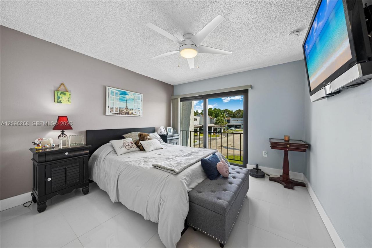 6526 Kendale Lakes Dr, Unit 1410, Miami, FL 33183 Photo