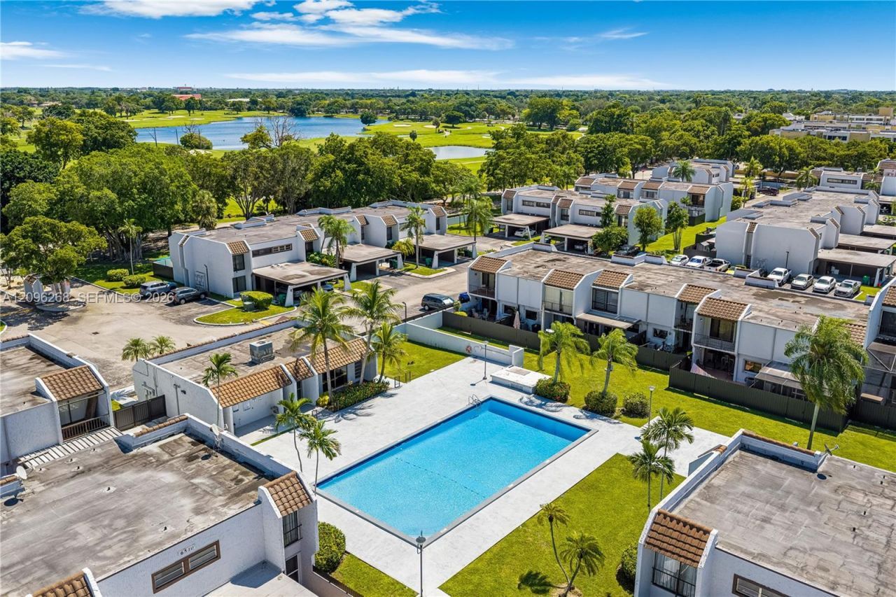 6526 Kendale Lakes Dr, Unit 1410, Miami, FL 33183 Photo