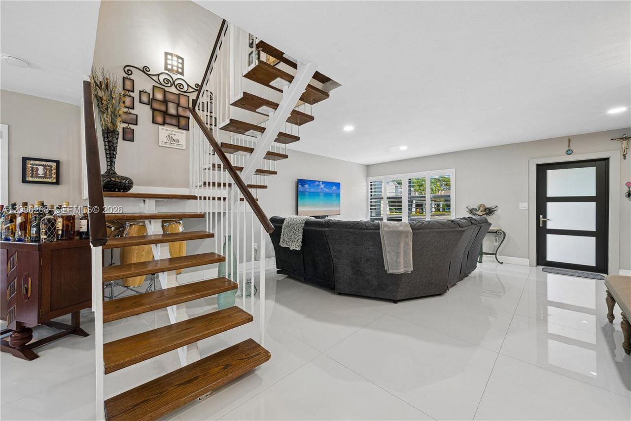 6526 Kendale Lakes Dr, Unit 1410, Miami, FL 33183 Photo