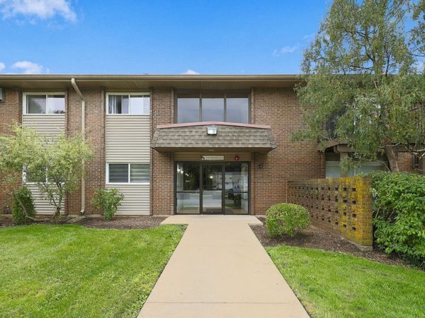2300 Old Tavern Road, Unit 203, Lisle, IL 60532