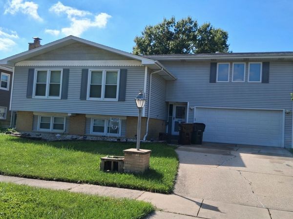 15254 Arroyo Drive, Oak Forest, IL 60452